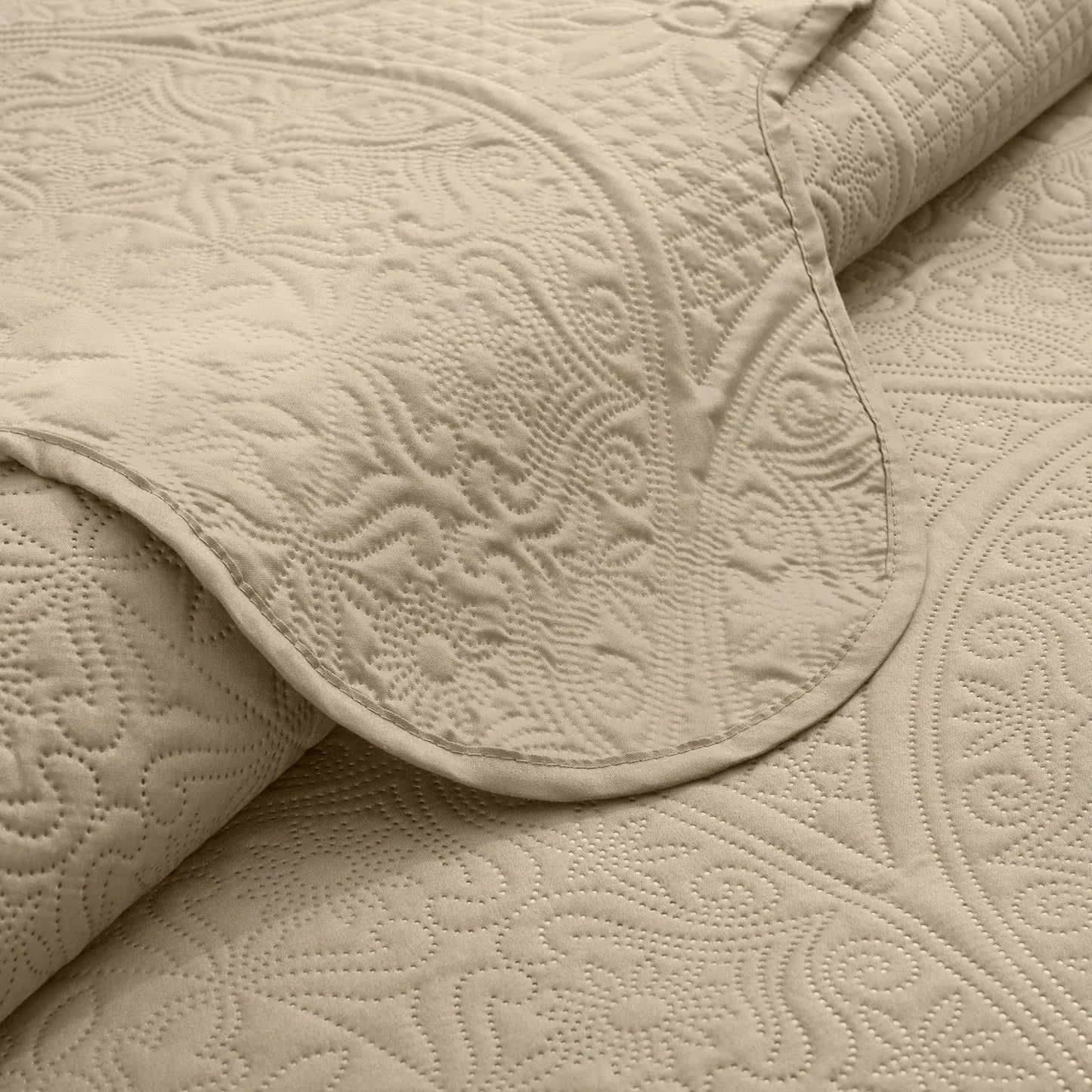 Transform your bedroom with the Imperial Homeware Floral Ultrasonic Bedspread Set! 🌸 Lightweight, breathable, and machine washable – perfect for all seasons. Available in Twin, Queen, and King sizes! 🛏️✨ #HomeDecor #Bedding #CozyVibes