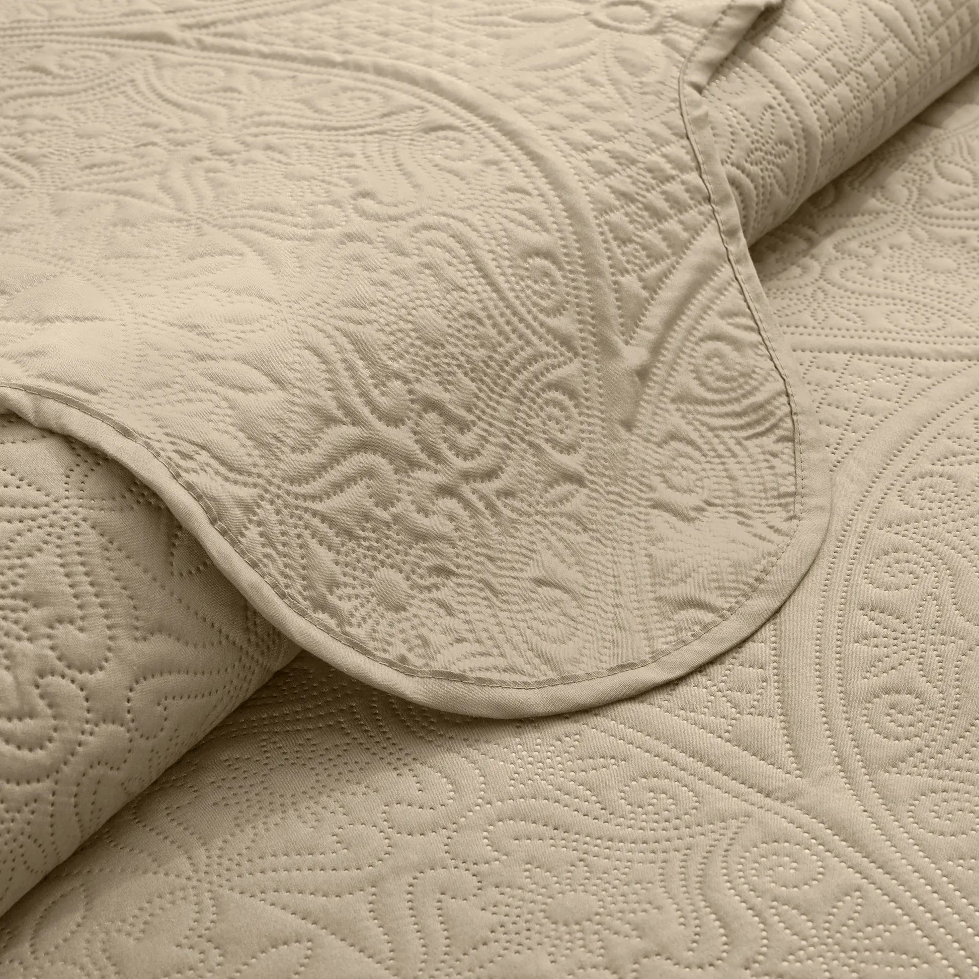 Transform your bedroom with the Imperial Homeware Floral Ultrasonic Bedspread Set! 🌸 Lightweight, breathable, and machine washable – perfect for all seasons. Available in Twin, Queen, and King sizes! 🛏️✨ #HomeDecor #Bedding #CozyVibes