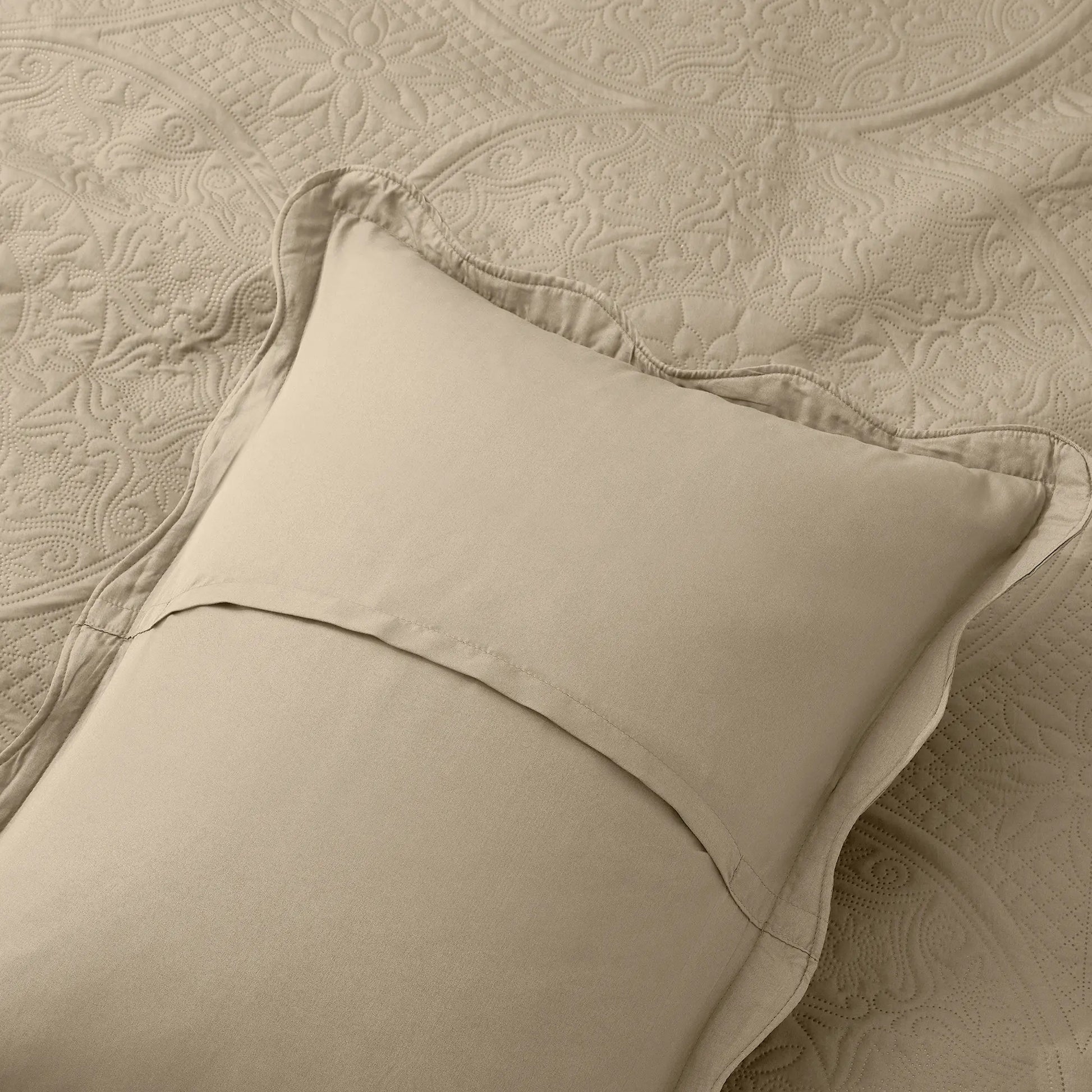 Transform your bedroom with the Imperial Homeware Floral Ultrasonic Bedspread Set! 🌸 Lightweight, breathable, and machine washable – perfect for all seasons. Available in Twin, Queen, and King sizes! 🛏️✨ #HomeDecor #Bedding #CozyVibes