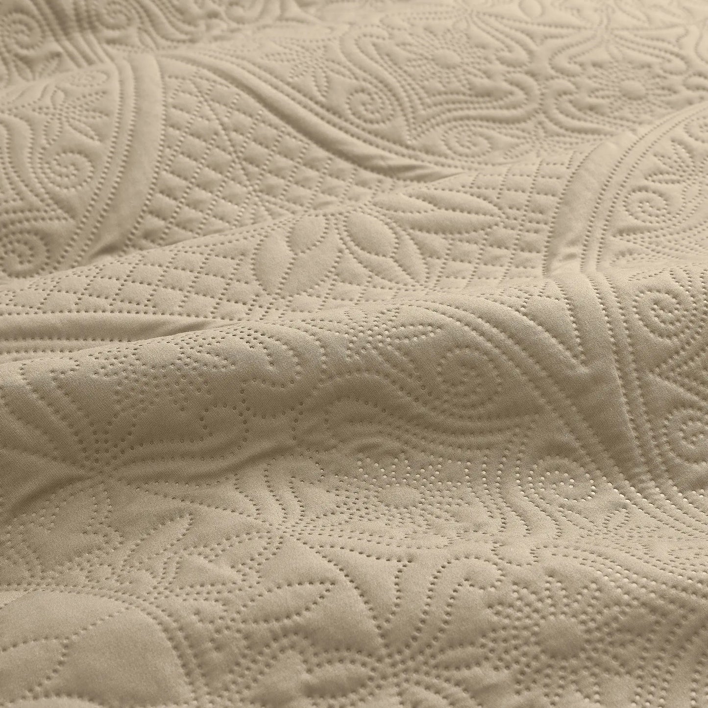 Transform your bedroom with the Imperial Homeware Floral Ultrasonic Bedspread Set! 🌸 Lightweight, breathable, and machine washable – perfect for all seasons. Available in Twin, Queen, and King sizes! 🛏️✨ #HomeDecor #Bedding #CozyVibes