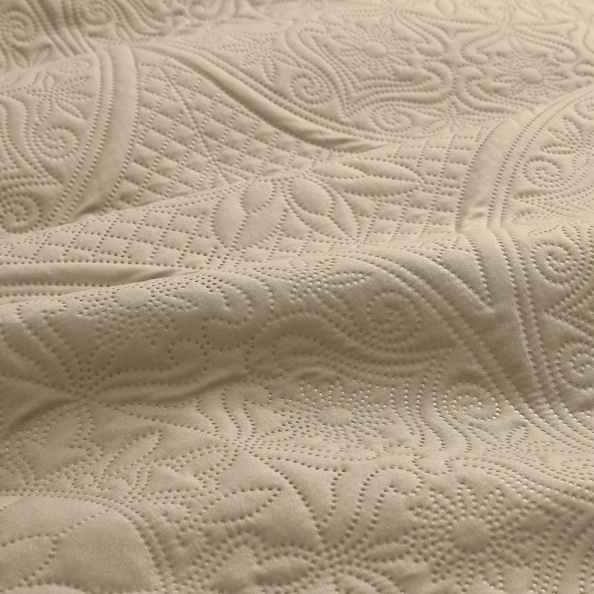 Transform your bedroom with the Imperial Homeware Floral Ultrasonic Bedspread Set! 🌸 Lightweight, breathable, and machine washable – perfect for all seasons. Available in Twin, Queen, and King sizes! 🛏️✨ #HomeDecor #Bedding #CozyVibes